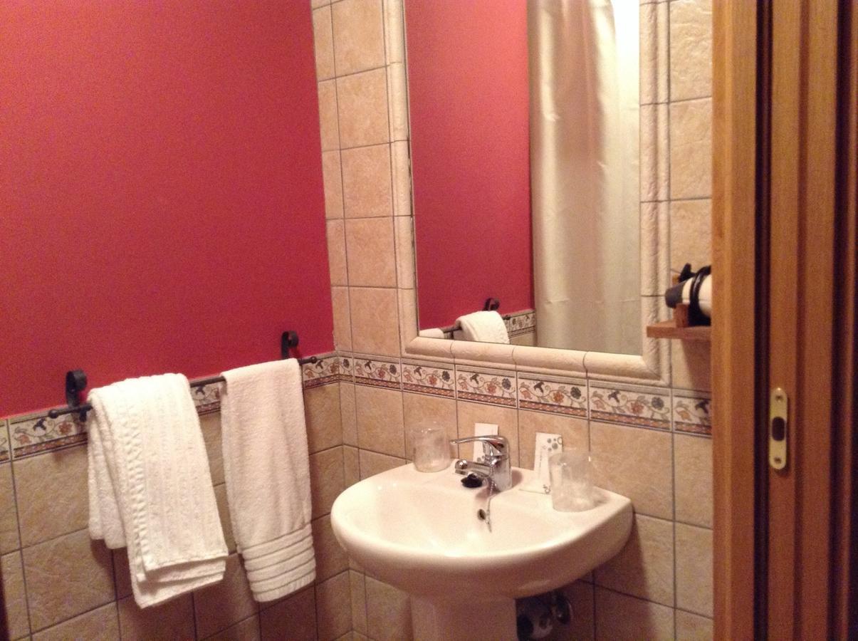 Hostal Camino Del Perdon Uterga Kültér fotó